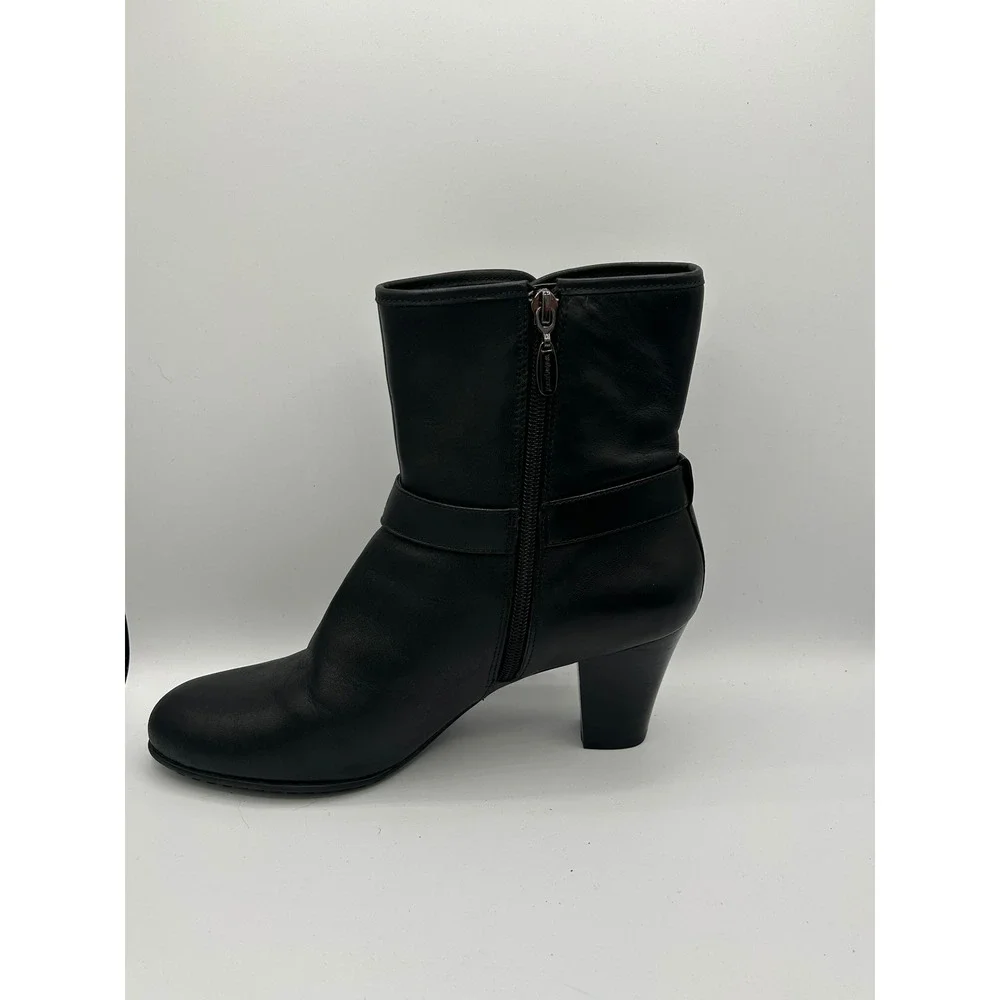 Clarks artisan black